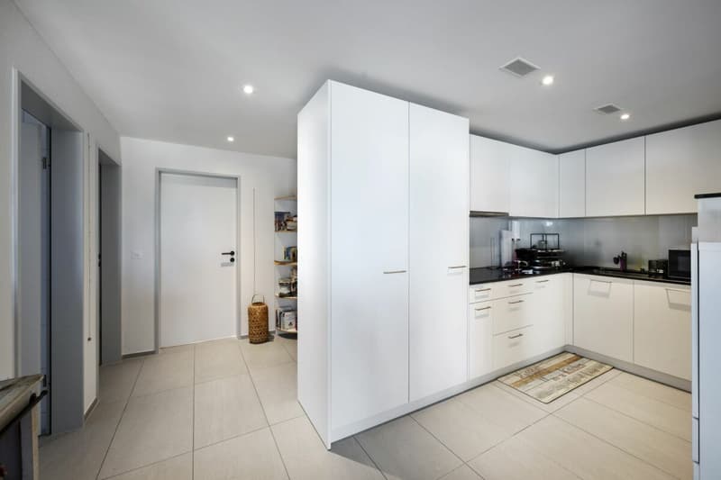Moderne 3.5 Zimmer Wohnung mit grossem Balkon in Künten (3)