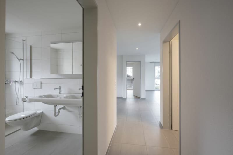Moderne 3.5 Zimmer Wohnung mit grossem Balkon in Künten (5)
