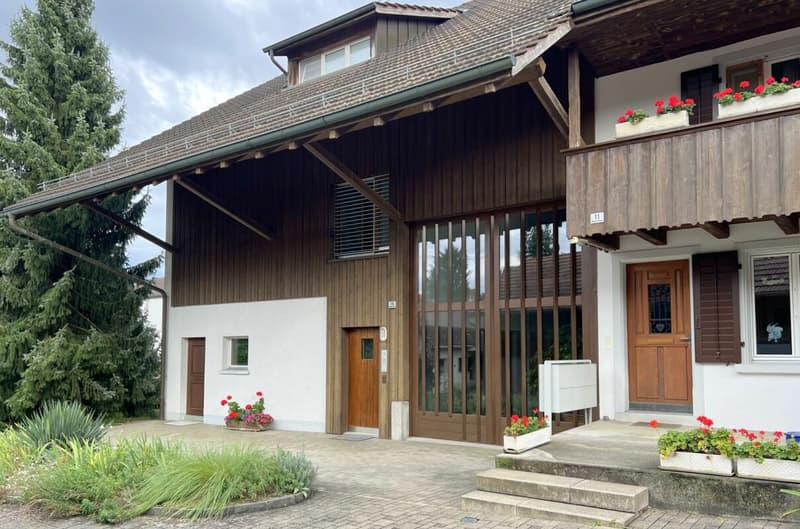 Schöne und gepflegte 4.5 Zimmer Dachwohnung mit Gartensitzplatz (11)