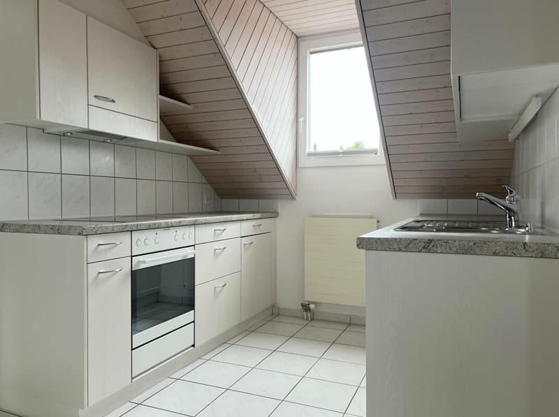 Schöne und gepflegte 4.5 Zimmer Dachwohnung mit Gartensitzplatz (3)