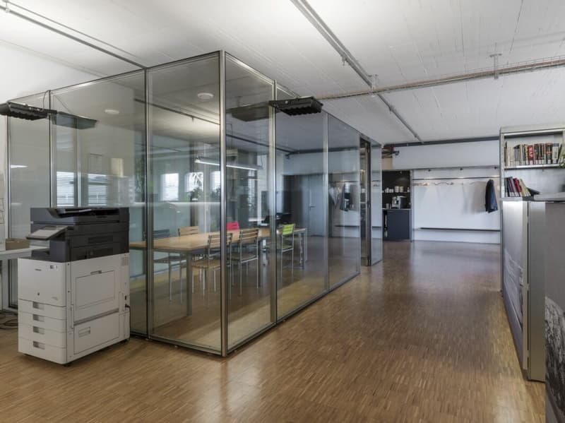 Ausgebautes Büro mit gemeinsamer Küche und Aufenthaltsraum (4)