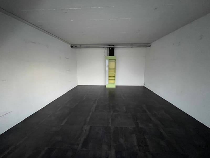empty room, white walls, black floor, green cabinet