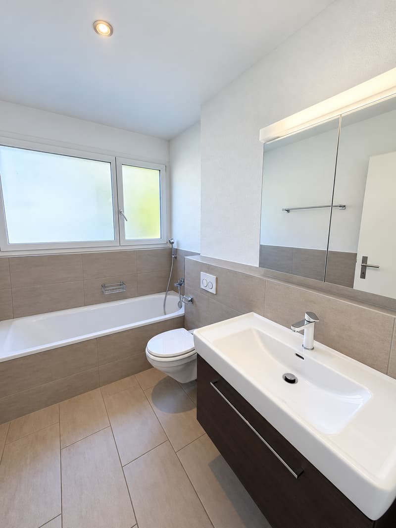 Nasszelle mit Badewanne