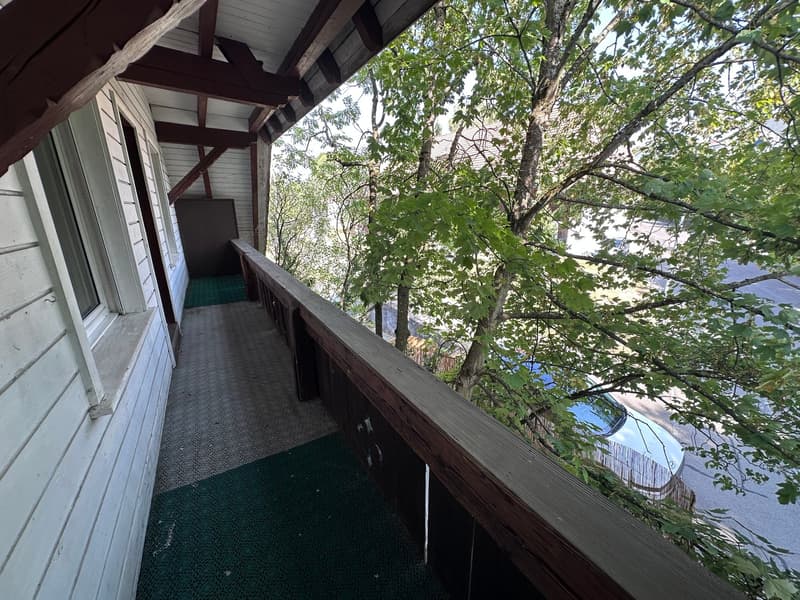 helle 2 1/2 Zimmer Wohnung 2. OG süd mit privatem Balkon und Dachzimmer (15)