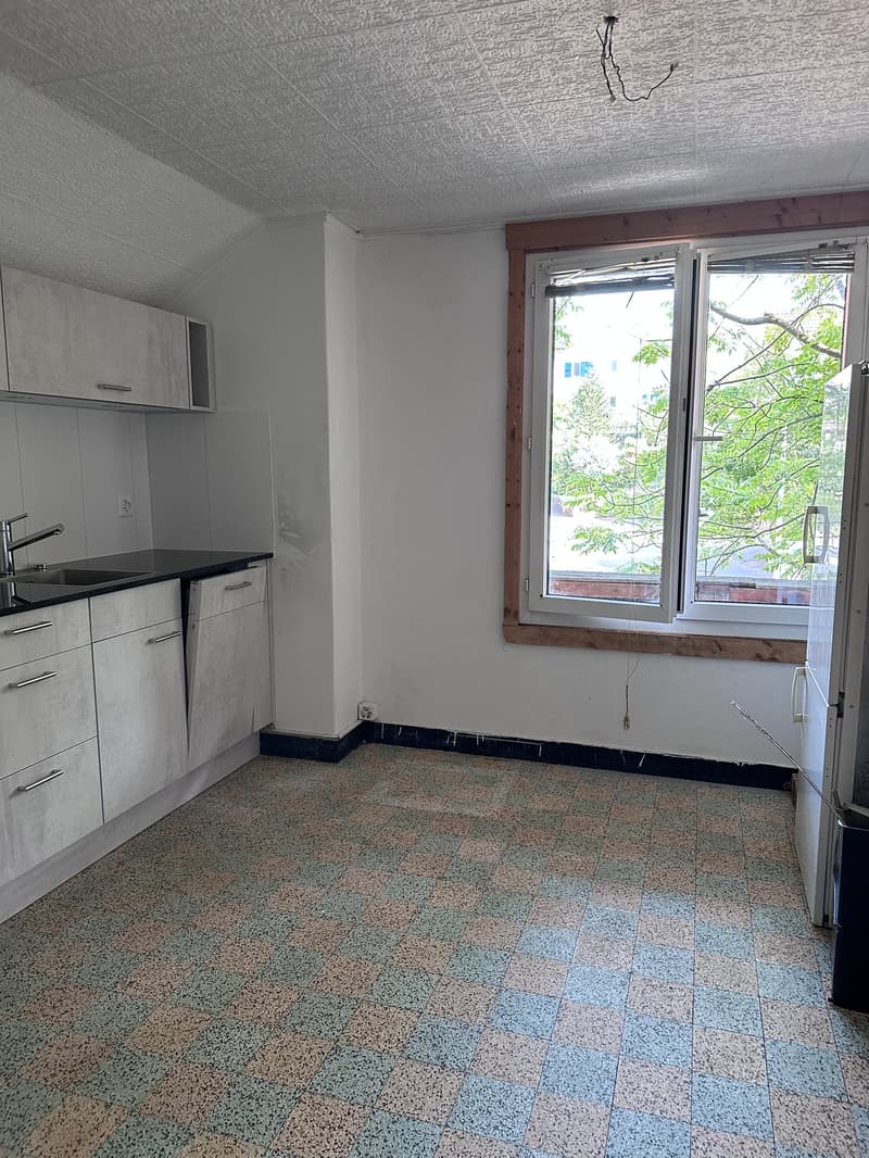 helle 2 1/2 Zimmer Wohnung 2. OG süd mit privatem Balkon und Dachzimmer (7)