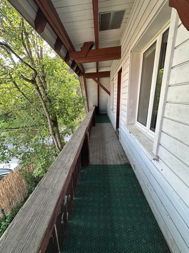 helle 2 1/2 Zimmer Wohnung 2. OG süd mit privatem Balkon und Dachzimmer (14)