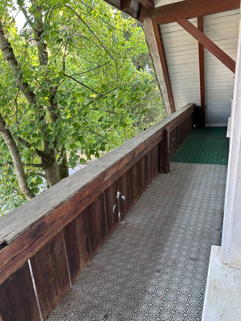 helle 2 1/2 Zimmer Wohnung 2. OG süd mit privatem Balkon und Dachzimmer (12)