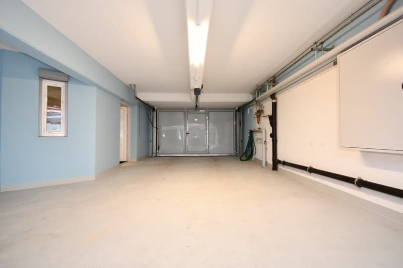 Car Garage/Workshop (4)