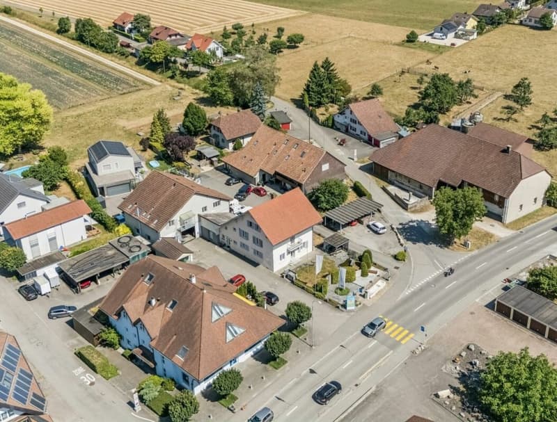 Mehrfamilienhaus mit Gewerberäumen, Garagen  - Vielseitiges Renditeobjekt mit Entwicklungspotential. (2)