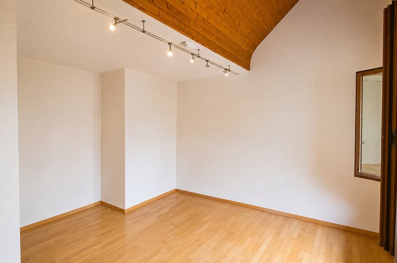 Heimelige Dachwohnung mit Balkon in Hindelbank (4)