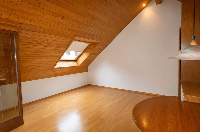 Heimelige Dachwohnung mit Balkon in Hindelbank (3)