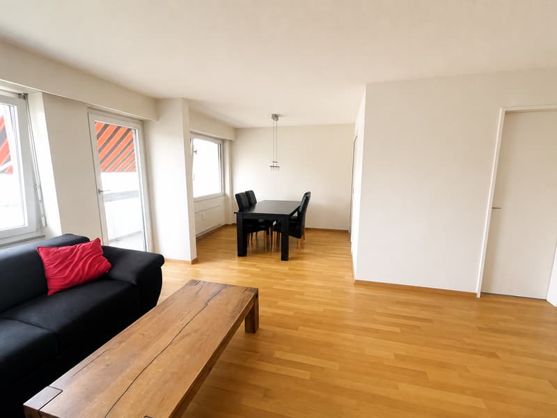 Helle 4.5 Zimmer-Wohnung mit Balkon an beliebter Wohnlage zu vermieten (5)