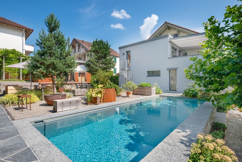 Pool und Haus
