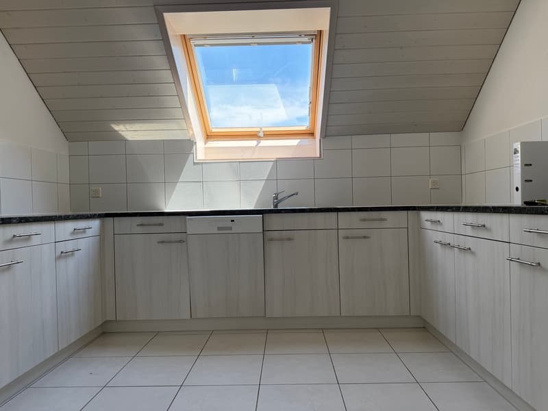 Charmante 3.5-Zimmer-Dachwohnung mit Cheminée und Terrasse (9)