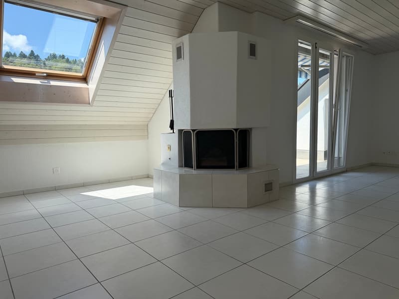 Charmante 3.5-Zimmer-Dachwohnung mit Cheminée und Terrasse (4)