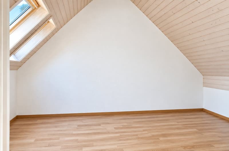 Charmante 2.5-Zimmer-Dachwohnung mit herrlichem Ausblick in Fischbach-Göslikon (6)