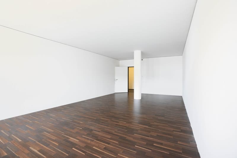 Office in the heart of Spreitenbach in a well-maintained property at an excellent location (2)