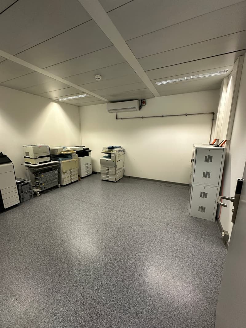 Helles Büro im 4. OG in Dübendorf (5)