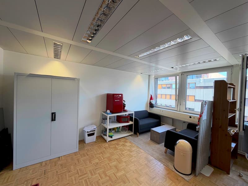 Helles Büro im 4. OG in Dübendorf – sofort verfügbar (3)