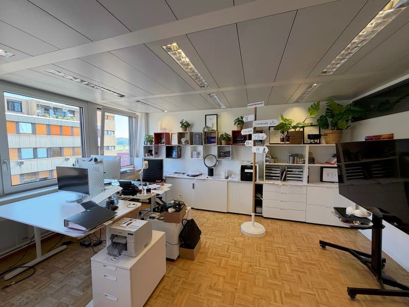 Helles Büro im 4. OG in Dübendorf – sofort verfügbar (2)