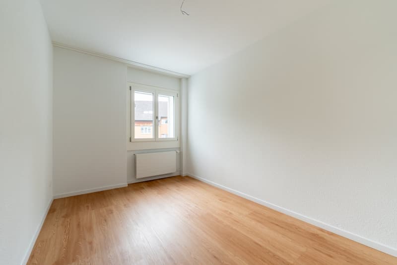 Grosse helle Wohnung an ruhiger Lage (6)