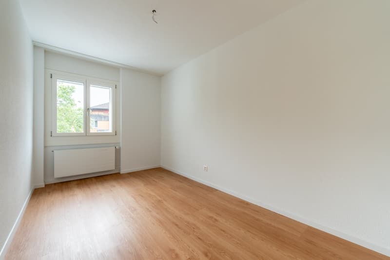 Grosse helle Wohnung an ruhiger Lage (5)