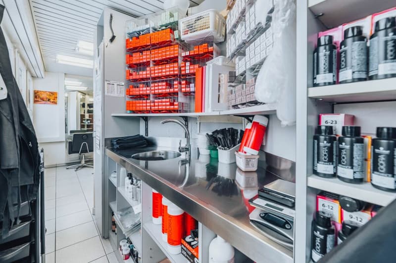 Hairdressing Salon (Commercial Space) 108m2 with two auxiliary rooms à 32m2 for rent (6)