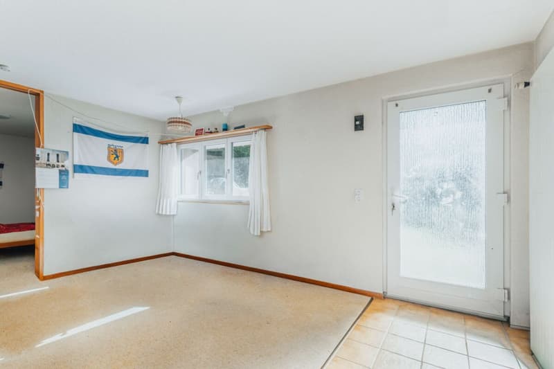 Maison multifamiliale à 3 parties avec de nombreuses pièces annexes + garages (11)