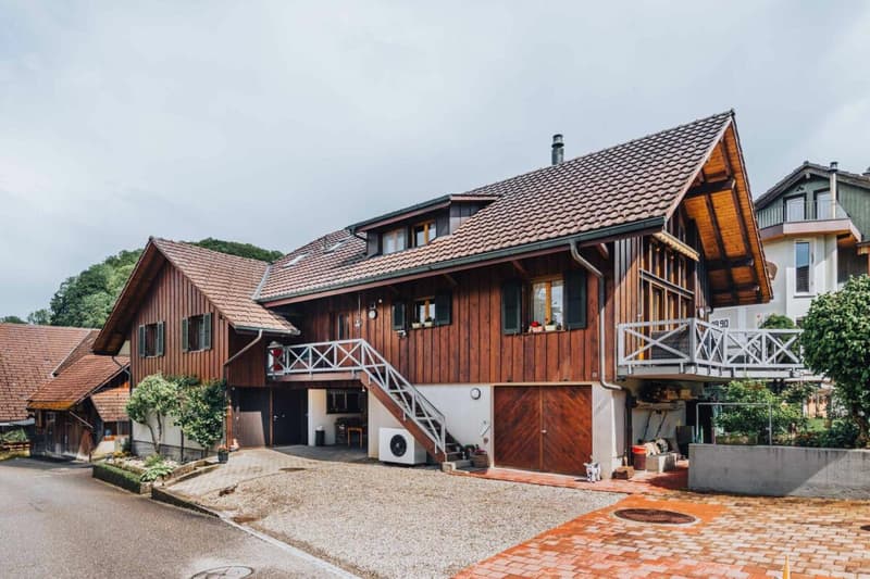 Habitation multigénérationnelle dans deux unités avec beaucoup d'espace (283m2) (7)