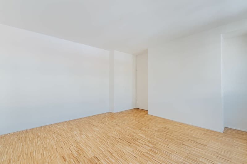 Erstbezug nach Komplettsanierung: 3.5 Zimmer-Wohnung (90m2) mit vielen Extras (8)