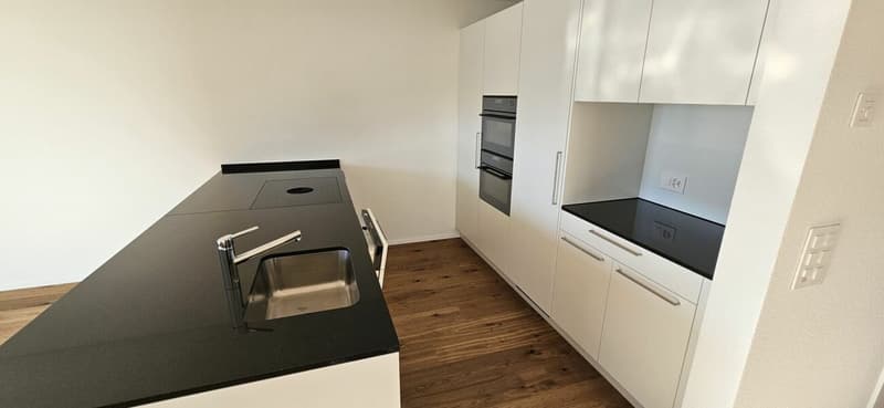 Moderne 4.5-Zimmer-Wohnung mit zwei Badezimmern, grosser Loggia und hochwertigem Ausbaustandard (4)