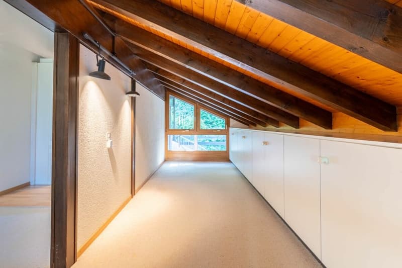 7.5-Zimmer-Wohnerlebnis mit Galerie, Lift und Pool am Waldrand (22)