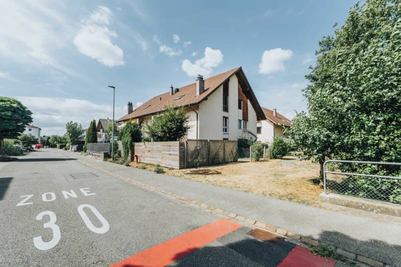 Helle 4.5 Zimmer Eigentumswohnung mit gedecktem Balkon (4)