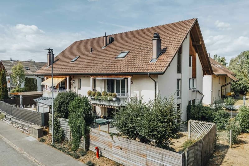 Helle 4.5 Zimmer Eigentumswohnung mit gedecktem Balkon (2)