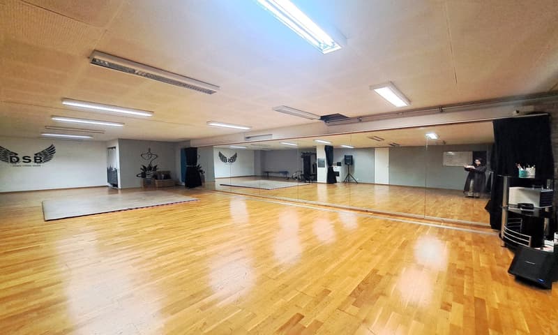 142 m² - Studio für Tanz, Sport oder Musik (2)