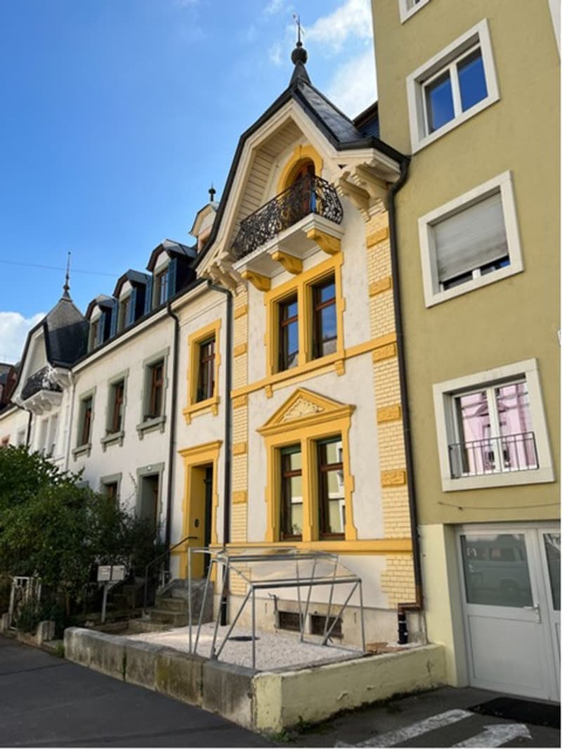Charmante 6-Zimmer-Maisonette-Wohnung in renoviertem Altbau (1)