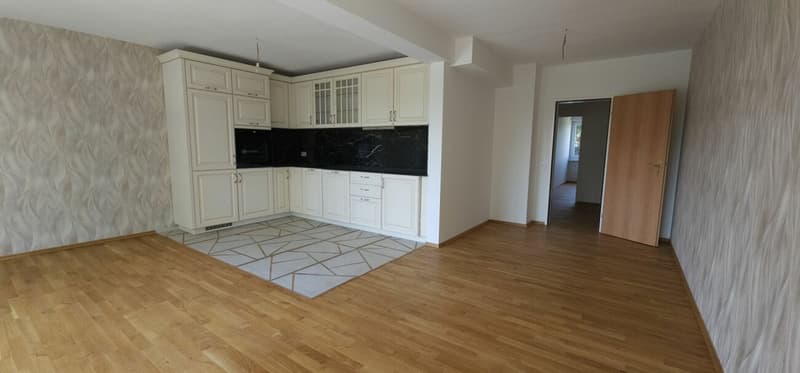 Sanierte 5-Zimmerwohnung an gut angebundener Lage (2)