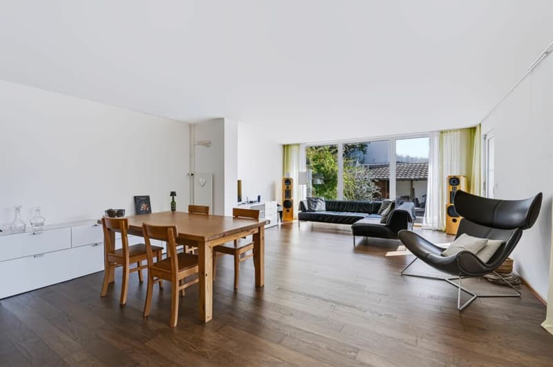 Wohnzimmer mit Essplatz