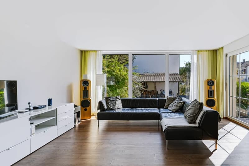 grosszügiges Wohnzimmer