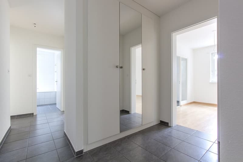 Vorplatz | Bild von typengleicher Wohnung!