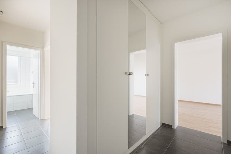 Vorplatz mit Wandschrank