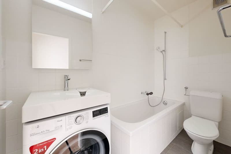 Badezimmer mit Waschtrockner