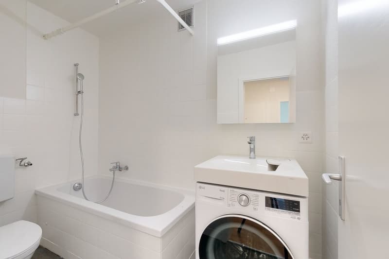 Badezimmer mit Waschtrockner