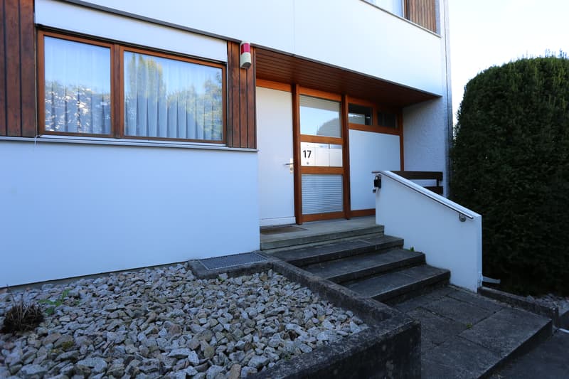 9.5-Zimmer-Eck-Einfamilienhaus an ruhiger Wohnlage in Bottmingen (1)