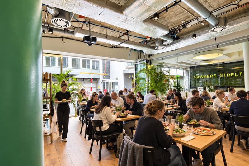 Café- oder Barfläche in der Starbites Foodhall (1)