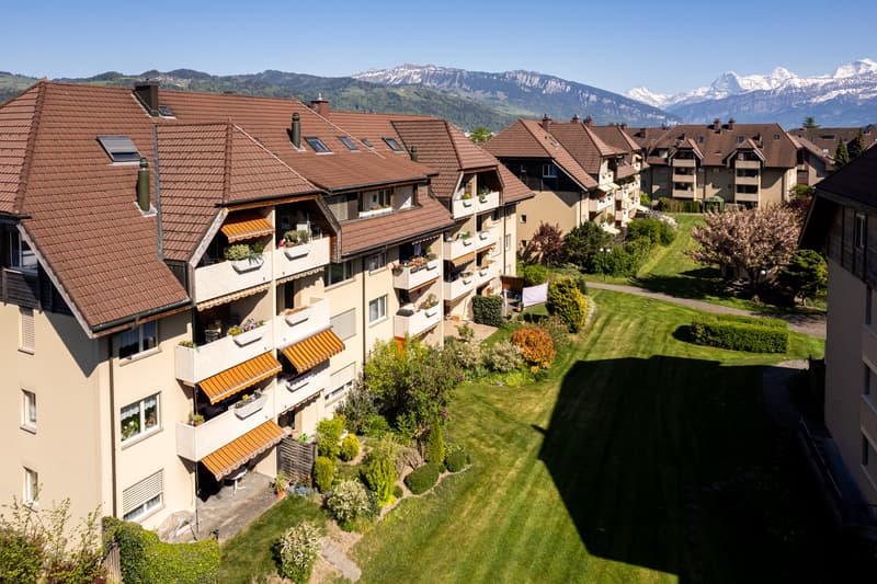! RESERVIERT ! 2.5 Zimmer-Wohnung mit Lift in Thun (2)