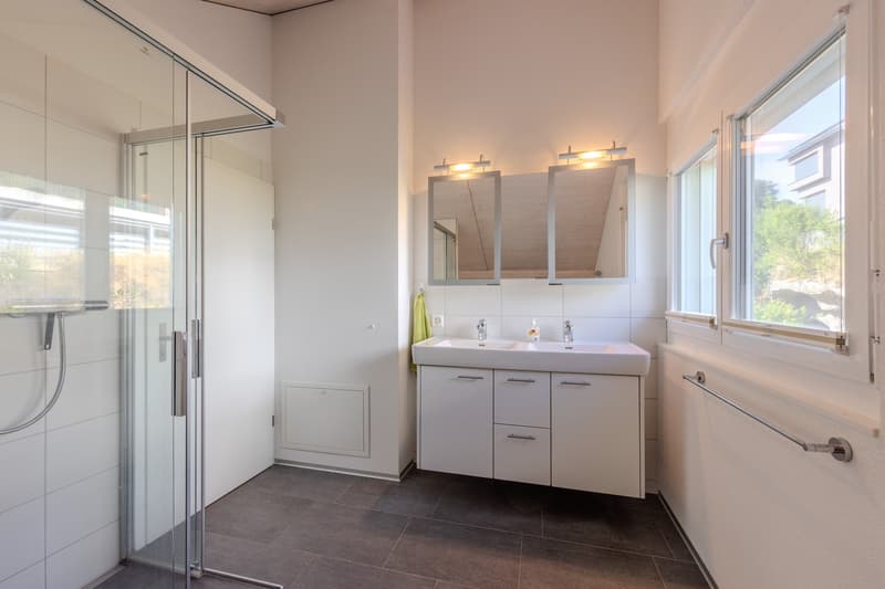 5.5 Zimmer-Einfamilienhaus mit Doppelgarage in Kaufdorf (10)
