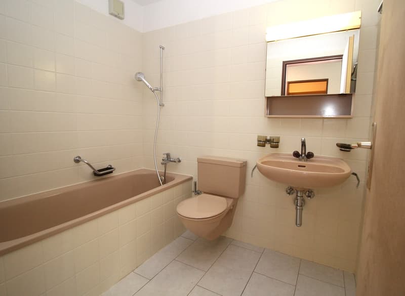 Gemütliche 2.5-Zimmer-Wohnung mit Balkon in Kleindöttingen (4)