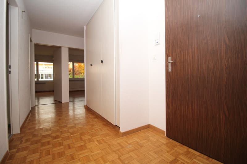 zentral gelegene 3.5 Zimmerwohnung in einem ruhigen Wohnquartier (2)