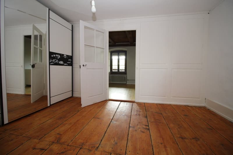 Charmante 5-Zimmer-Altbauwohnung mit Balkon in Windisch (8)